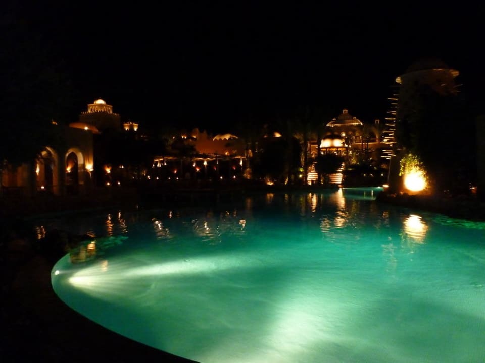 Pool by night Grand Makadi
