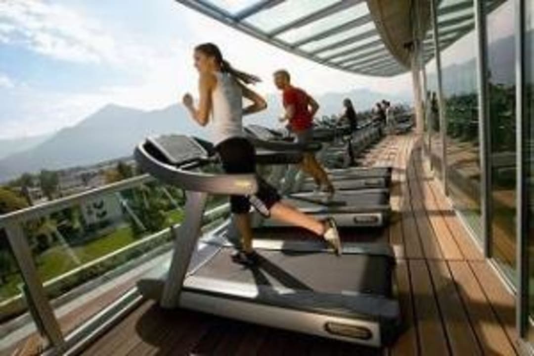 Aussenterrasse Fitness Bereich Four Points by Sheraton Panoramahaus Dornbirn