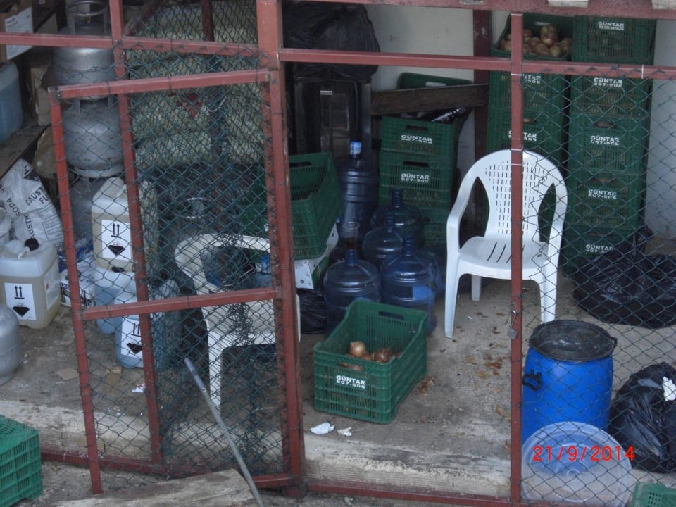 Lager hinter der Küche Aska Bayview Resort