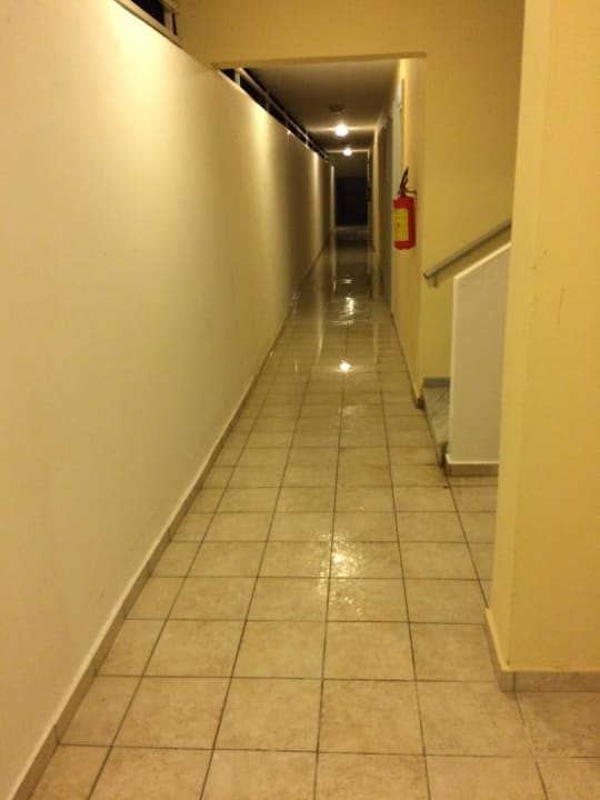 Flure saufen bei Regen ab Dimitra Beach Hotel & Suites