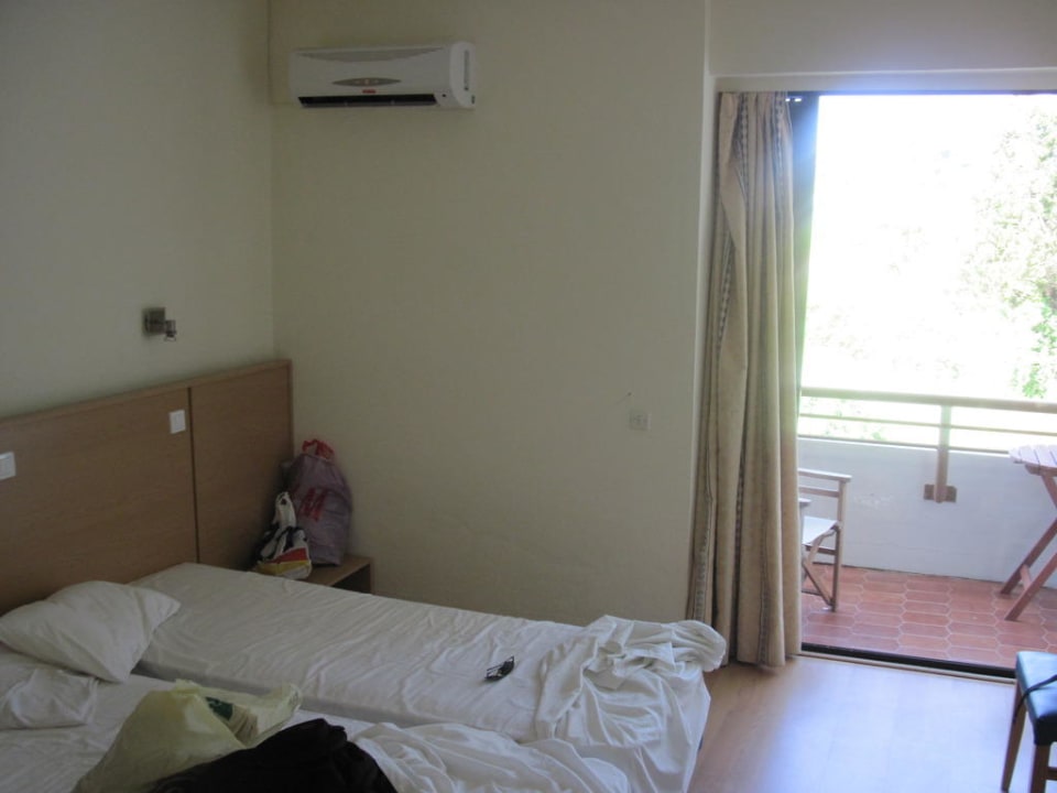 Blick vom Eingang ins Zimmer Hotel Kalithea Sun & Sky