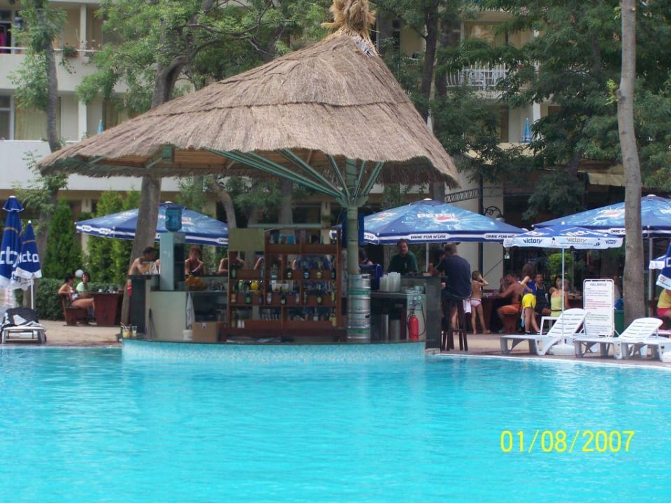 Die Poolbar HVD Club Bor