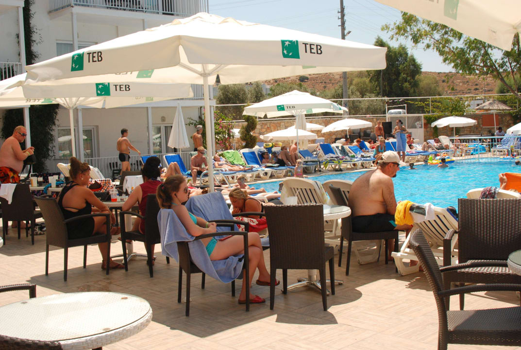 Mittagskaffee am Pool Bodrum Beach Resort