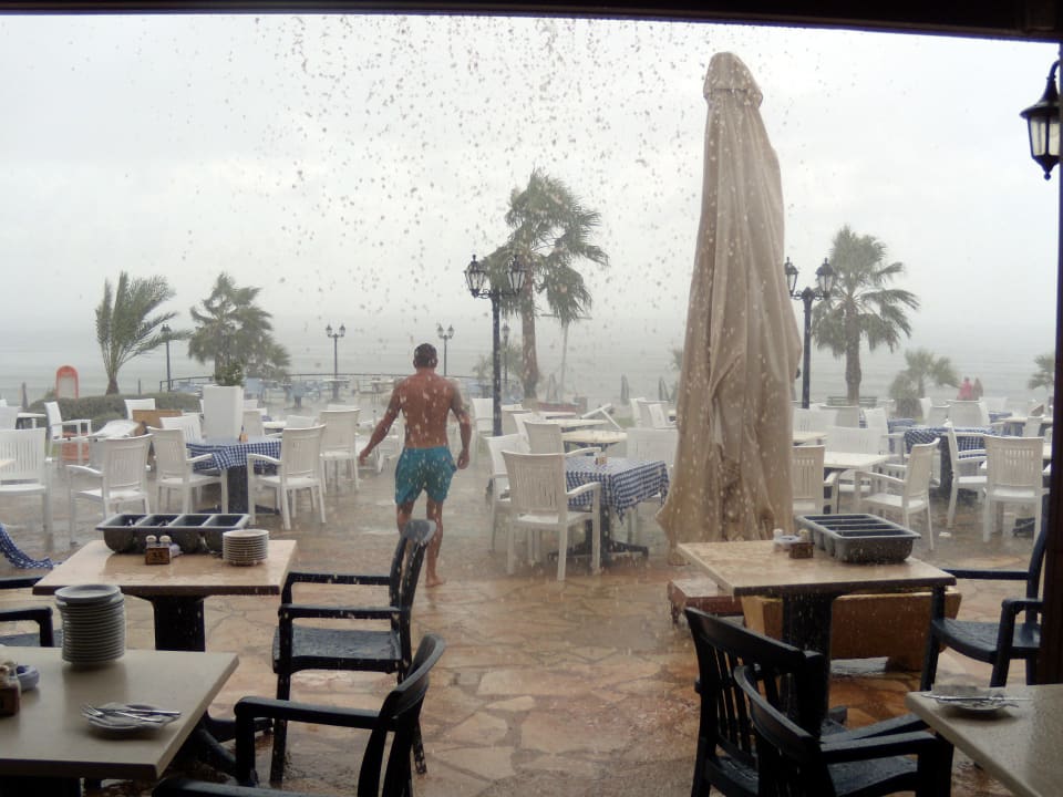 Ein Gewittersturm im Oktober Kefalos Beach Holiday Village