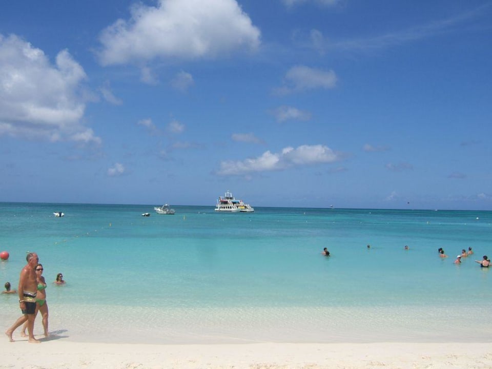 Strand vor dem Hotel Hotel Riu Palace Aruba