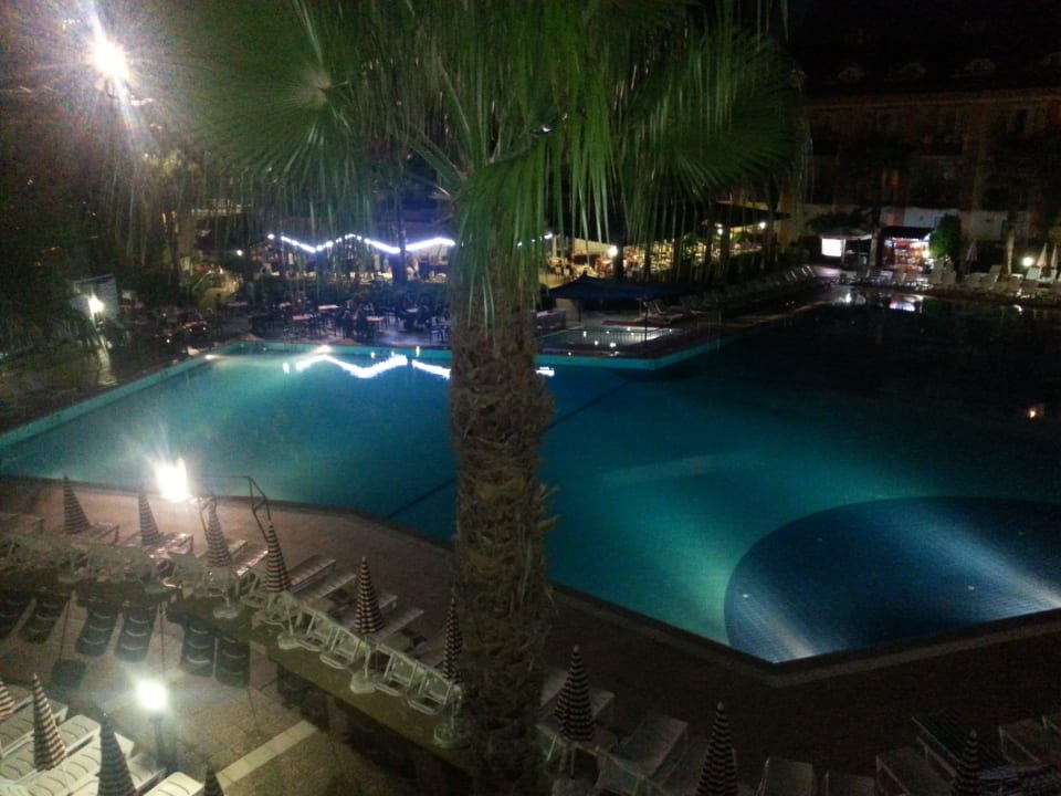 Balkon Aussicht bei Nacht Hotel Orfeus Park