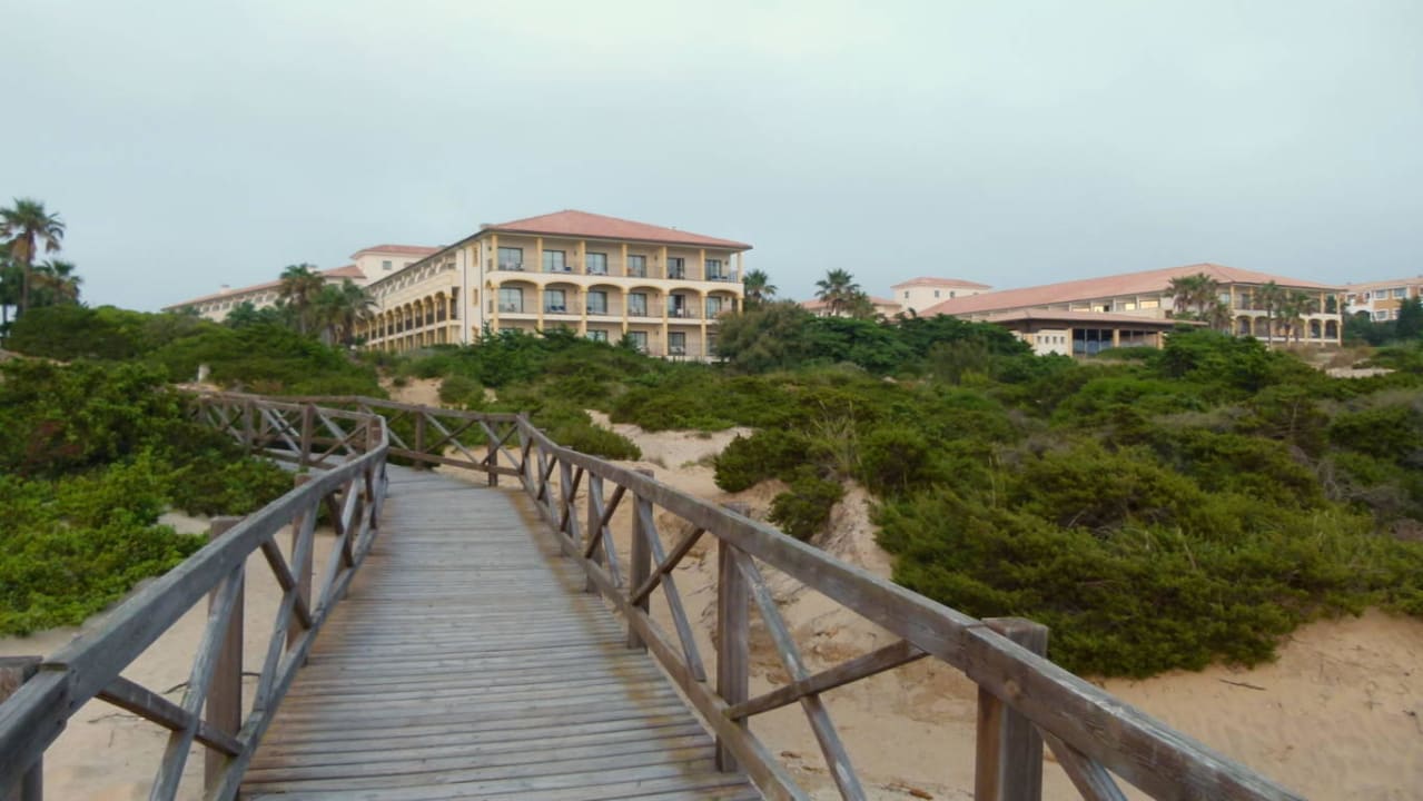 Blick vom Strand auf Holzsteg Iberostar Selection Andalucía Playa