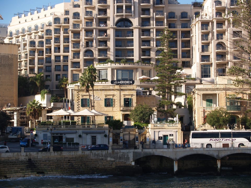 Blick auf die Front Malta Marriott Resort & Spa