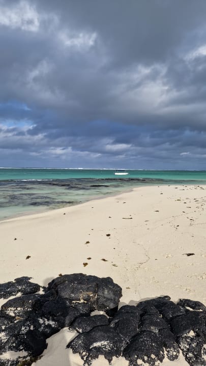 Strand Crystals Beach Resort Belle Mare, a member of Radisson Individuals
