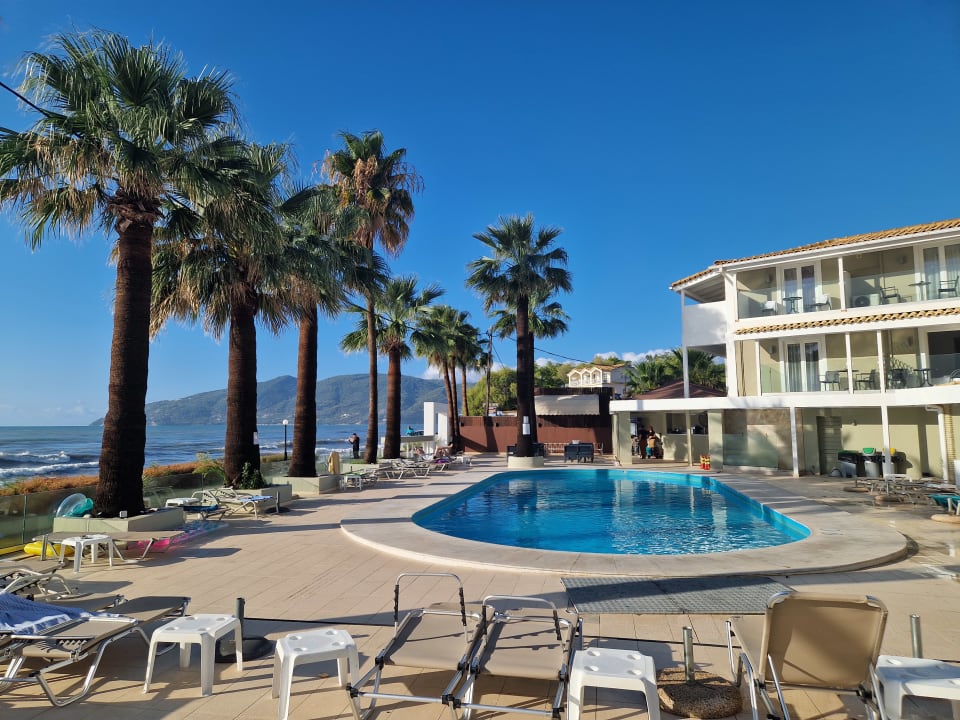 Pool Cameo Beach Resort