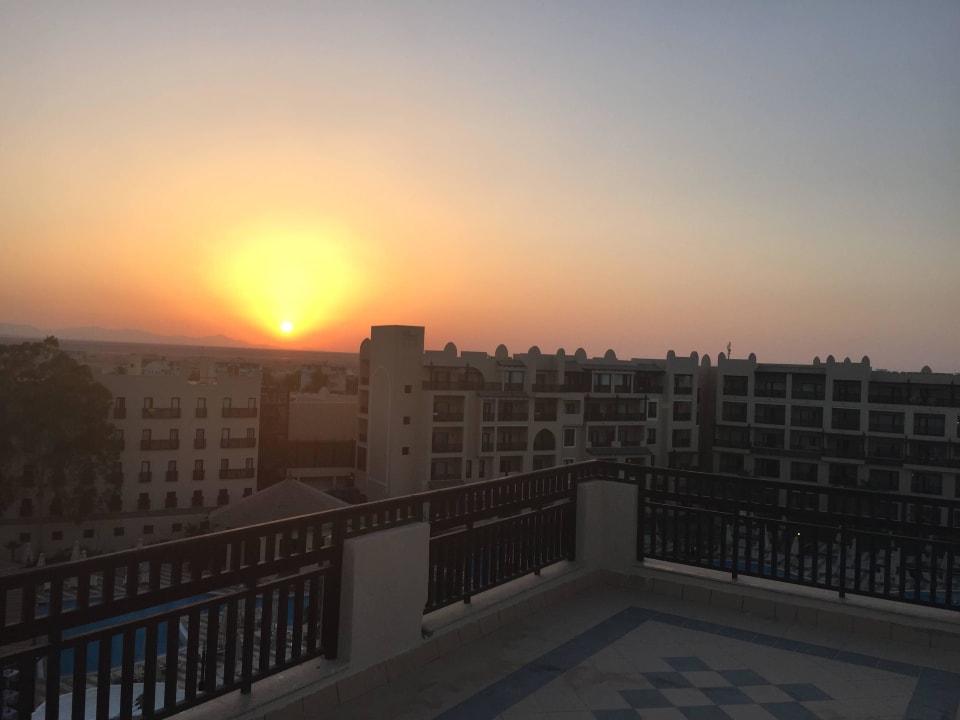 Sonnenuntergang Steigenberger Aqua Magic