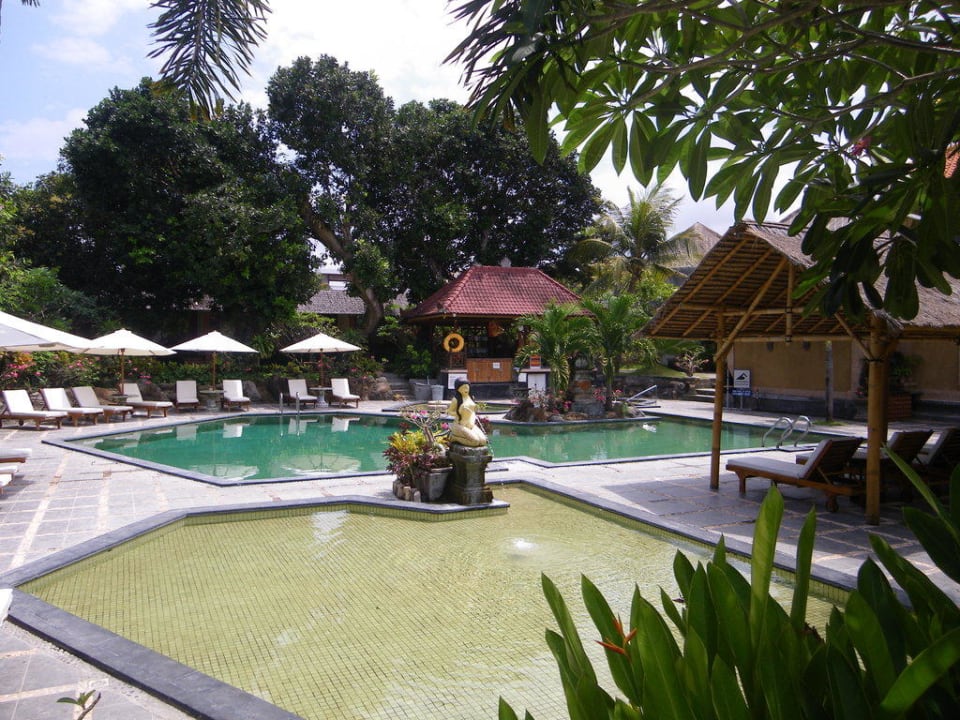 Poolbereich des Hotels Hotel Inna Sindhu Beach