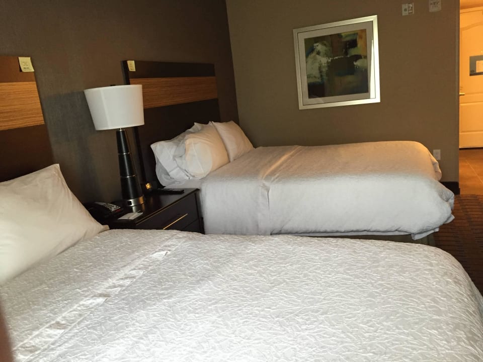 2 Queensize Betten Hampton Inn & Suites Camp Springs/Andrews AFB