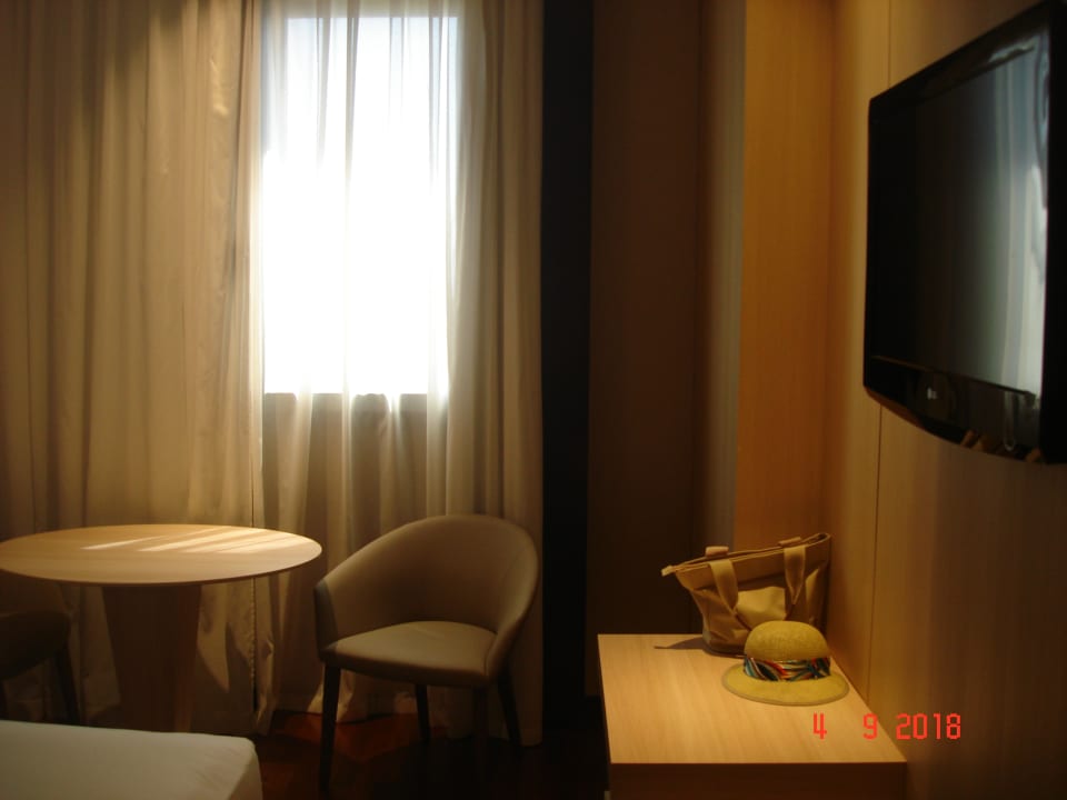 Zimmer AC Hotel Valencia by Marriott