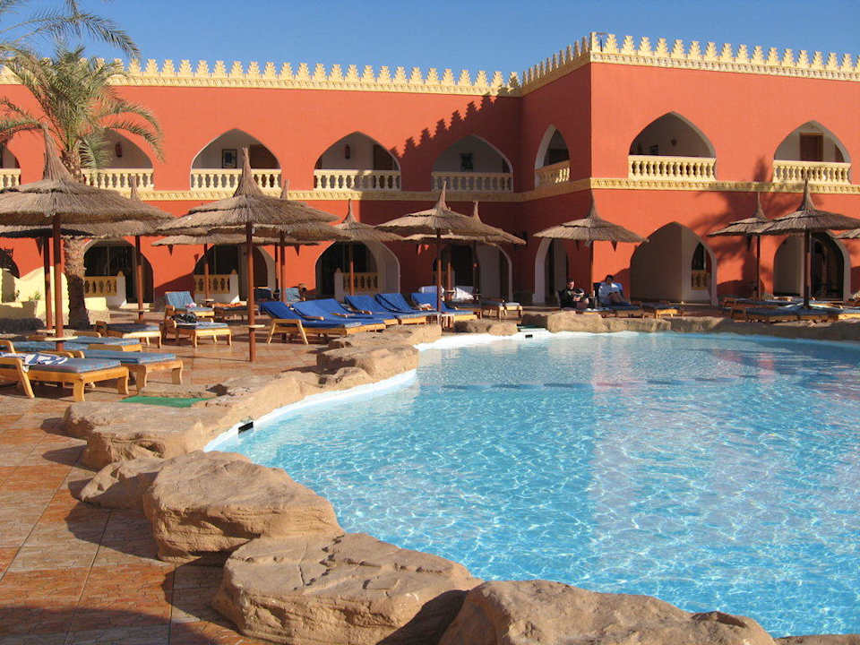 Бассейн и корпуса Pickalbatros Alf Leila Wa Leila Resort - Neverland Hurghada