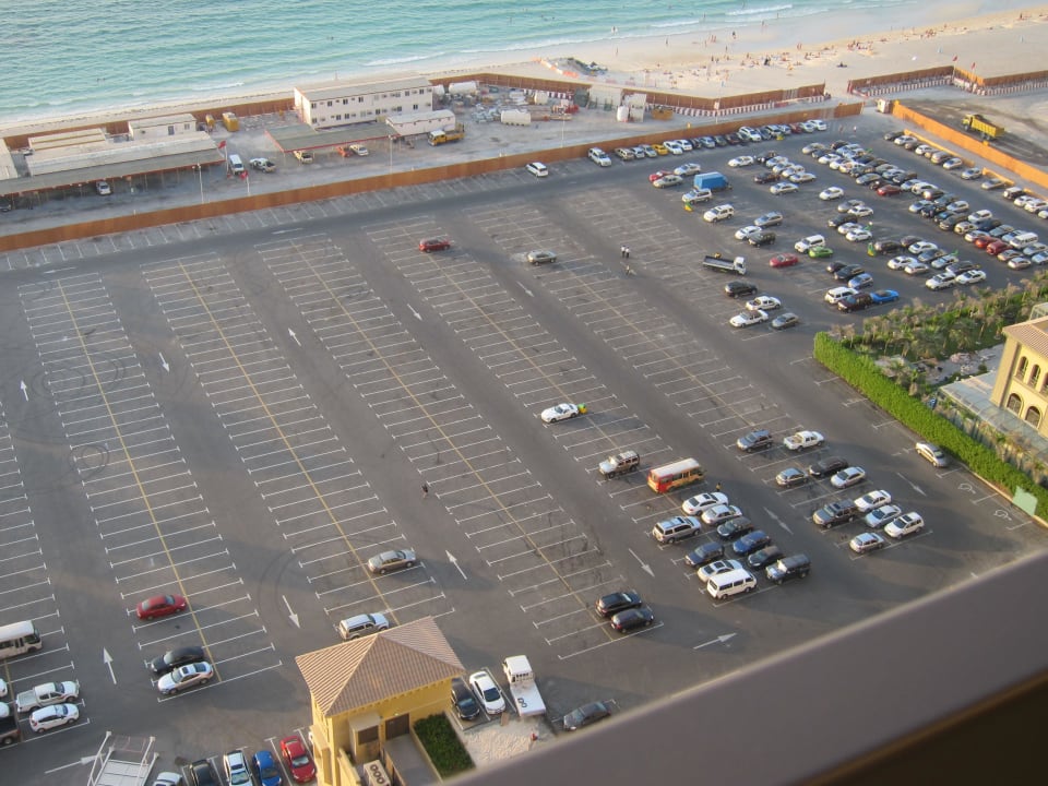 Diesen Parkplatz gibt es im Prospekt nicht Amwaj Rotana Jumeirah Beach Residence