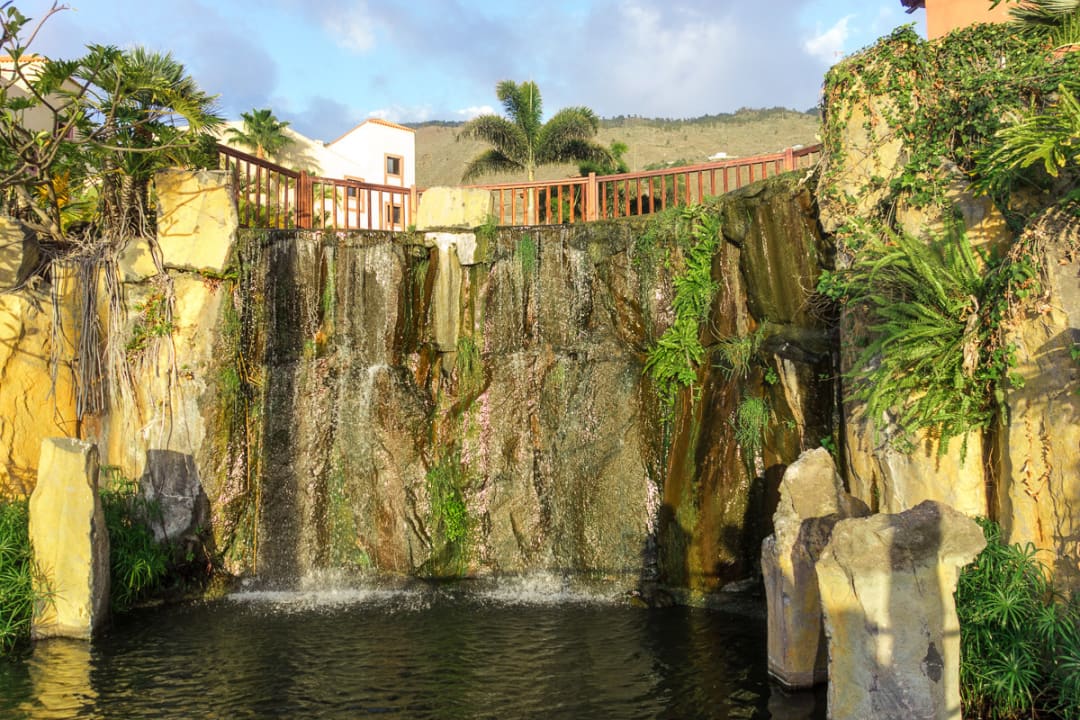 Der Wasserfall in der Gartenanlage La Palma Princess