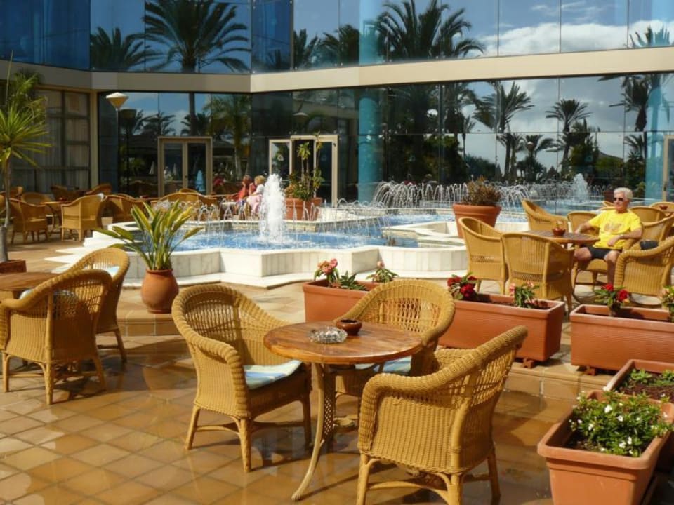 Sitzgelegenheiten im Bereich des hinteren Eingangs SBH Hotel Costa Calma Palace