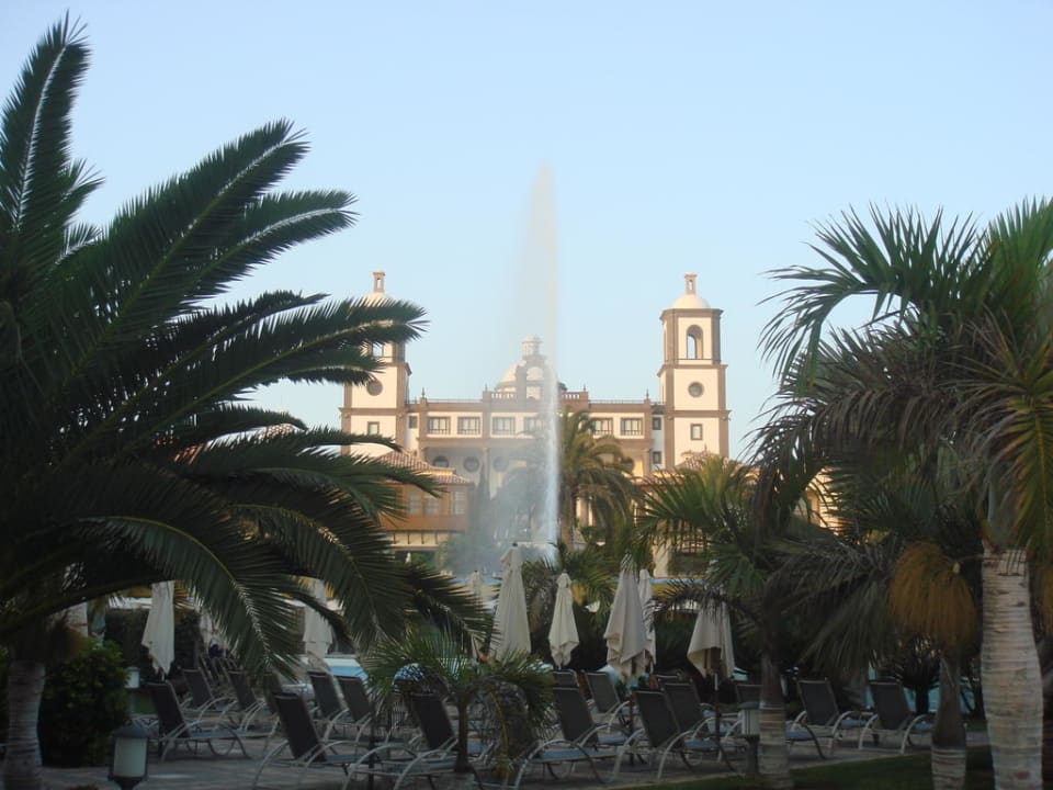 Empfangshalle vom Pool aus fotografiert Lopesan Villa del Conde Resort & Thalasso