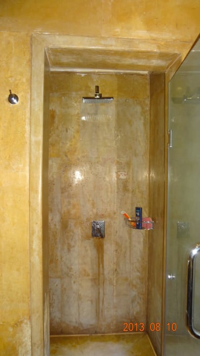 Links Toilette & rechts Dusche Grand Waterworld Makadi & Family Star Makadi