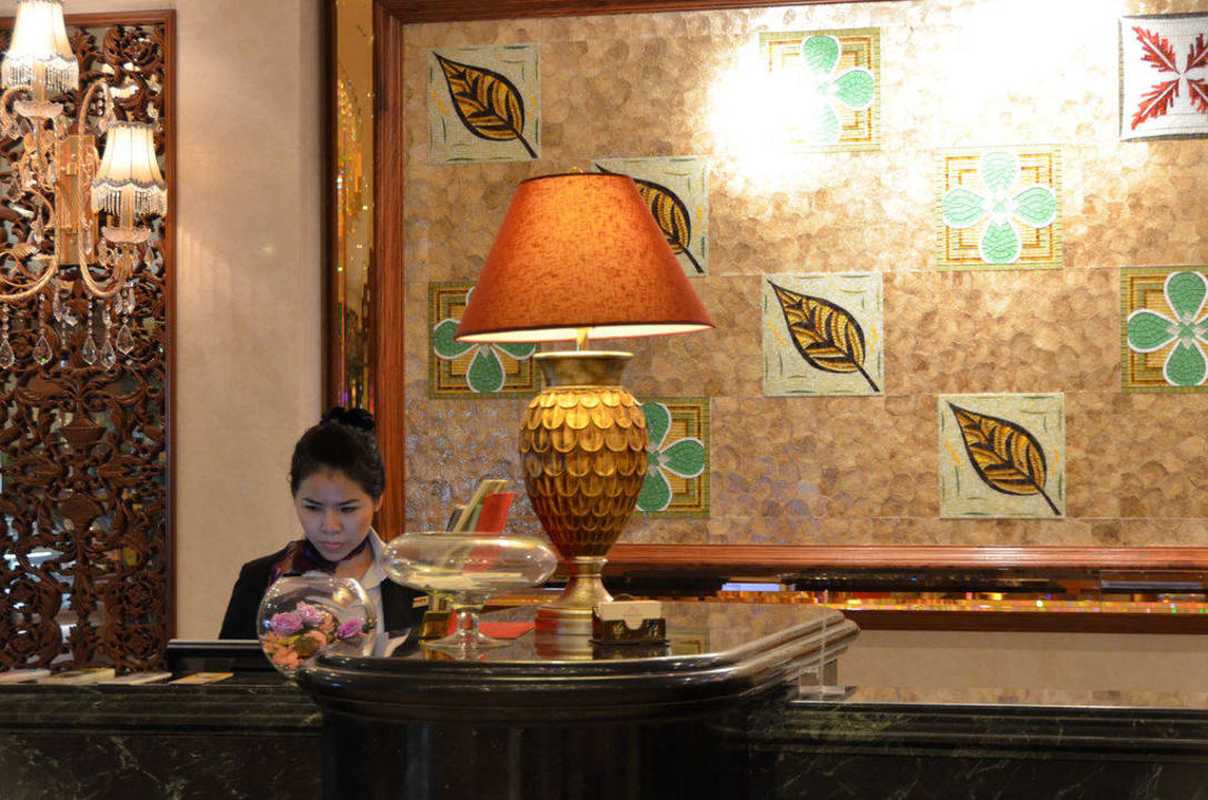 Lobby Hotel Windsor Plaza