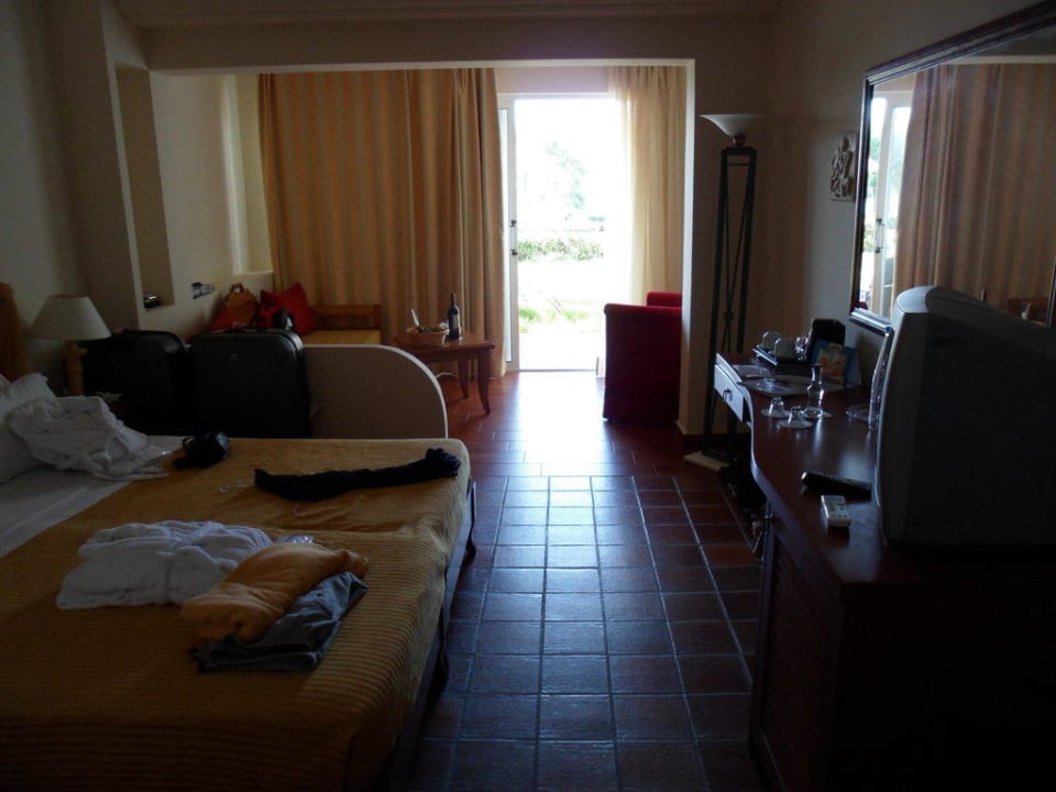 Ein Blick in das Zimmer Alexander Beach Hotel & Village Resort