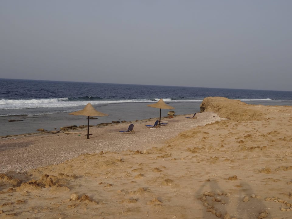 Am Nordende findet sich ein kleiner geheim Strand Steigenberger Coraya Beach - Adults only