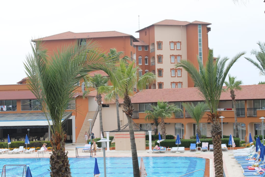 Главный бассейн Club Turtas Beach Hotel