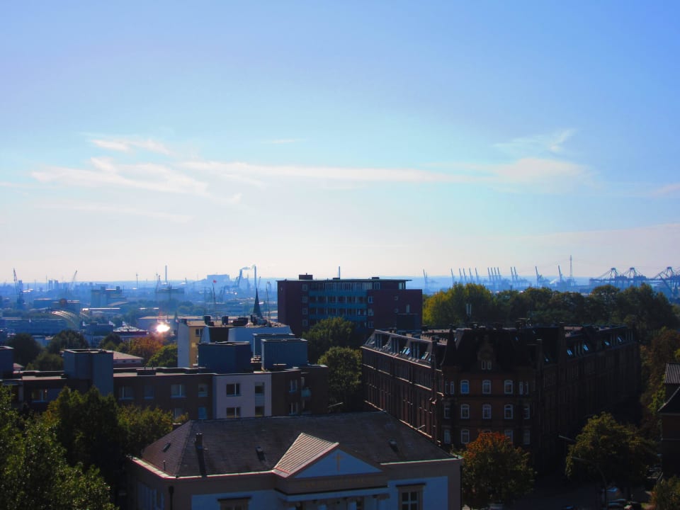Aussicht Motel One Hamburg am Michel