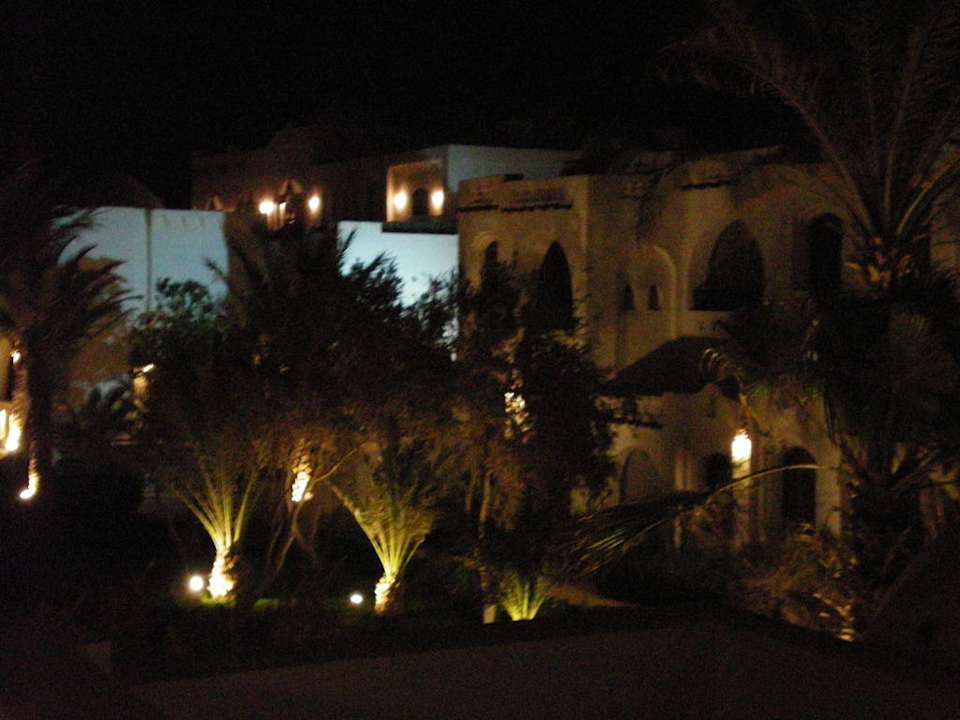 Hotelanlage bei Nacht Arabella Azur Resort