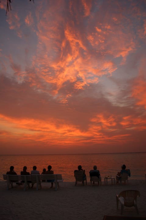 Jeden Abend wunderschöner Sonnenuntergang Summer Island Maldives