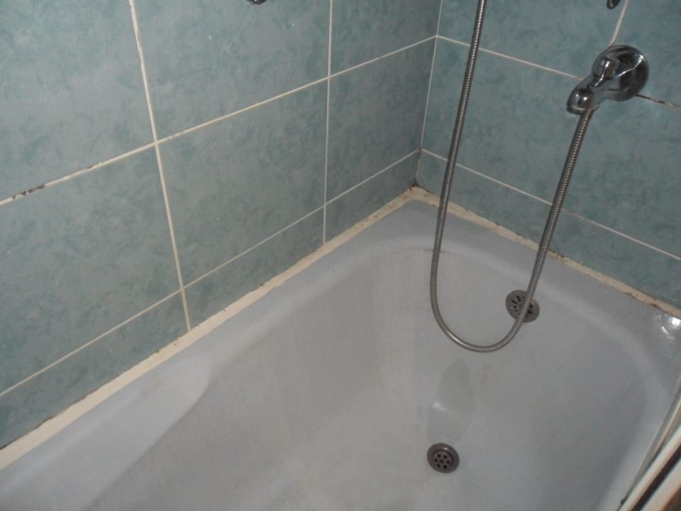 Bad Zimmer 104 Hotel Meri