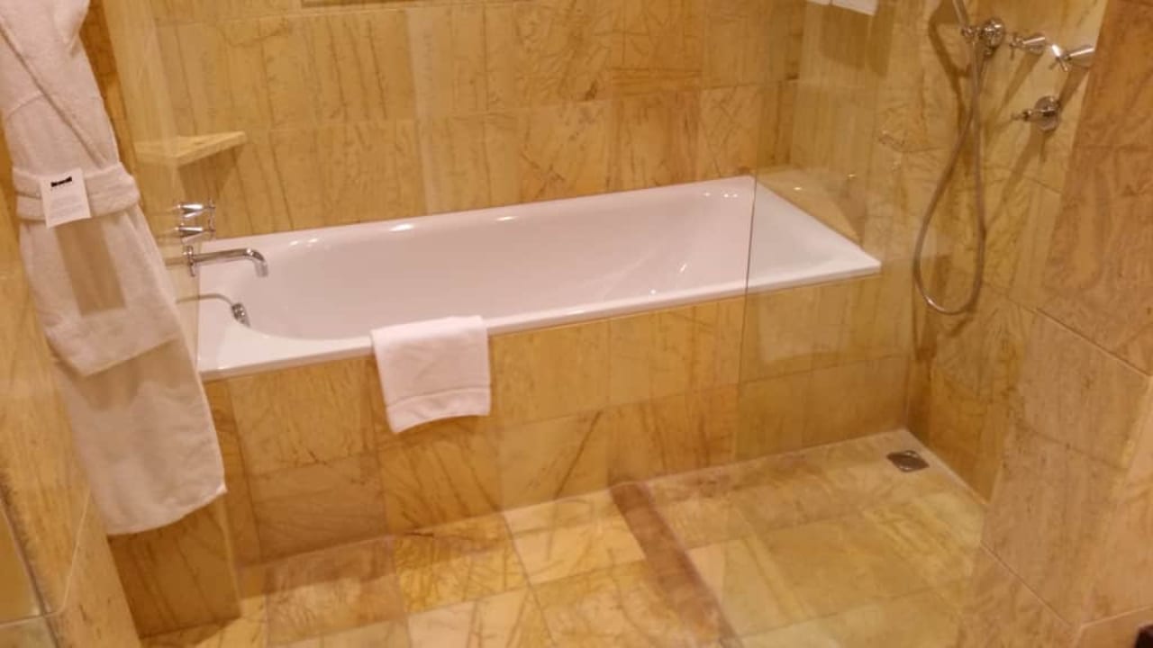 Łazienka Regent Warsaw Hotel