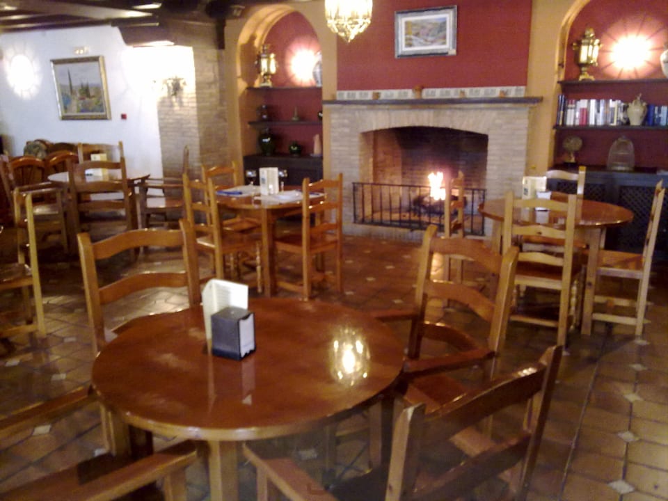 Bar-cafeteria con chimenea Hotel Rural Zuhayra