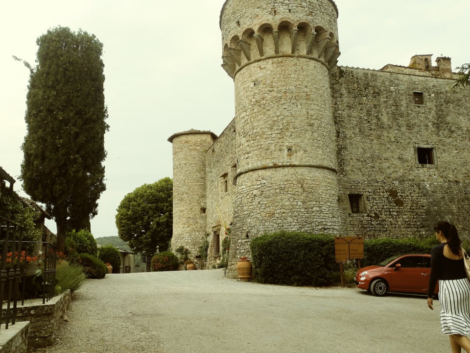 Außenansicht Castell/Weingut Meleto