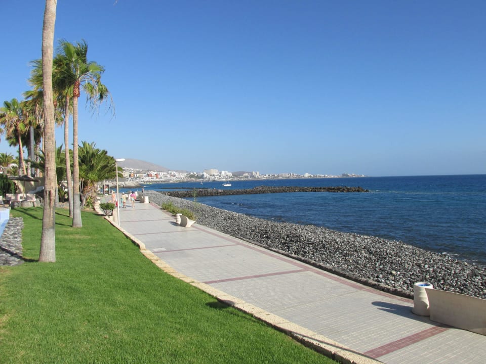 Promenade vor dem Beach-Club Hotel Riu Arecas - Adults only