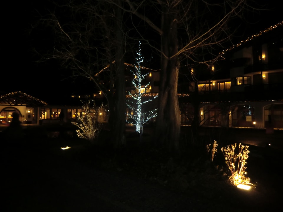 Das Hotel, weihnachtlich beleuchtet Alpenhof Murnau