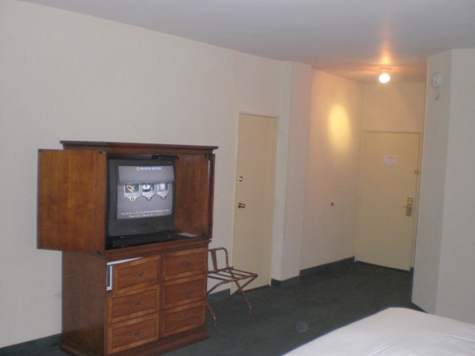 TV / Eingang Hotel Renaissance Jaragua