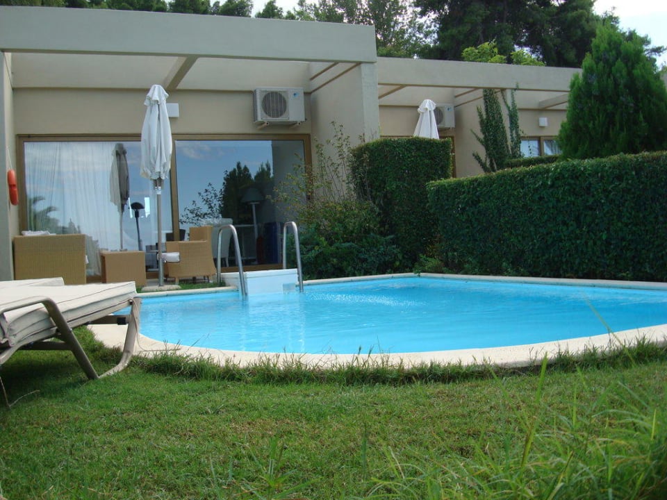 Privatpool-Suite außen Sani Club