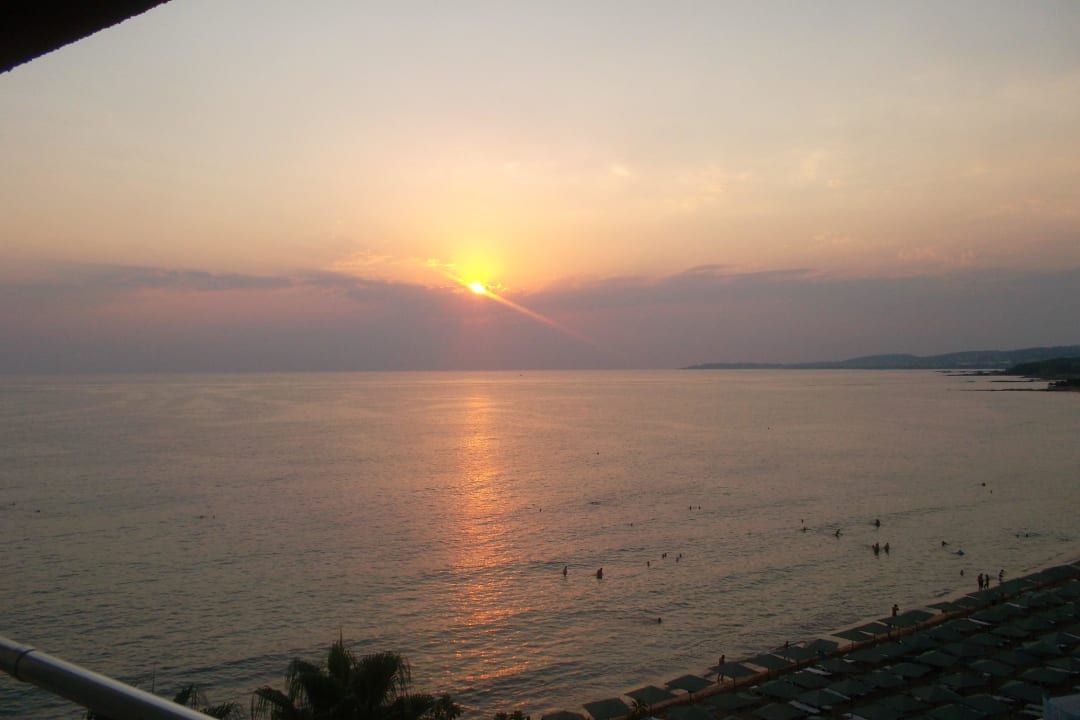 Sonnenuntergang von Zimmer aus Aska Hotel Just in Beach
