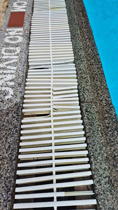 Pool Bahari Beach Hotel