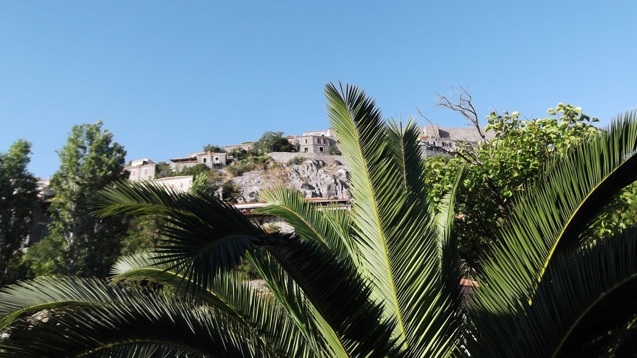 Blick vom Zimmer auf die Burg Hotel Molivos 1