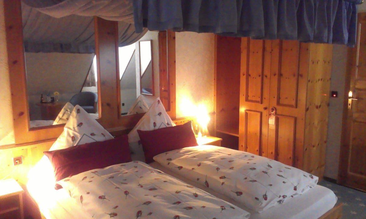 Kuscheliges Doppelzimmer mit Himmel Aggertal Hotel Zur alten Linde