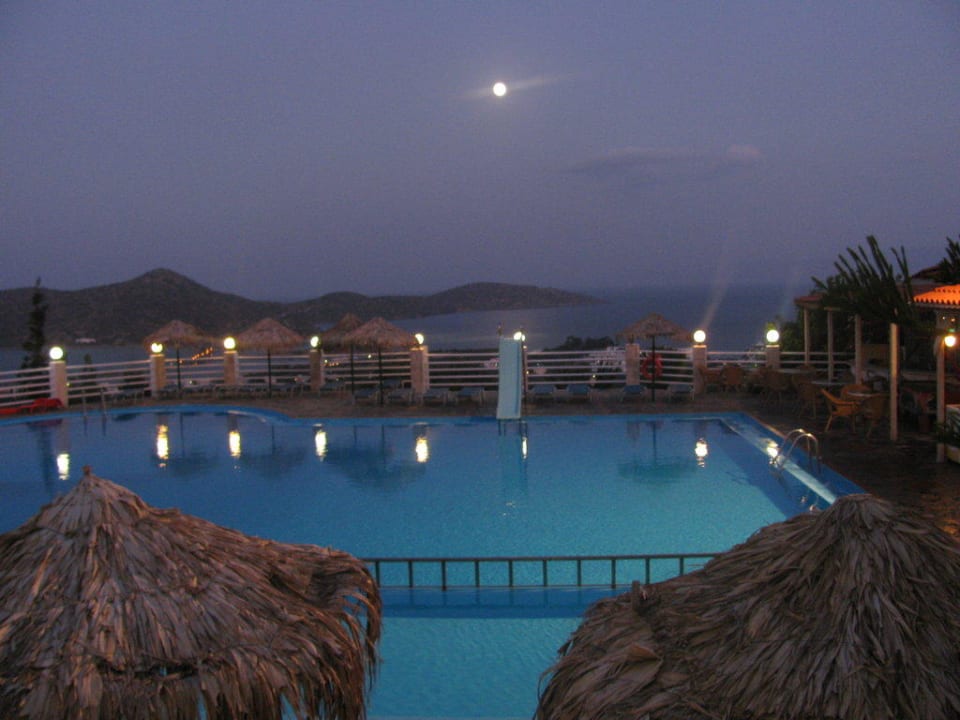 Pool in der Abenddämmerung Elounda Residence Resort & Waterpark