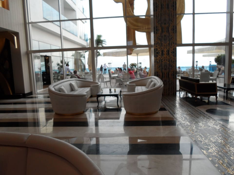 Lobby mit Außenterrasse Azura Deluxe Resort & Spa Hotel