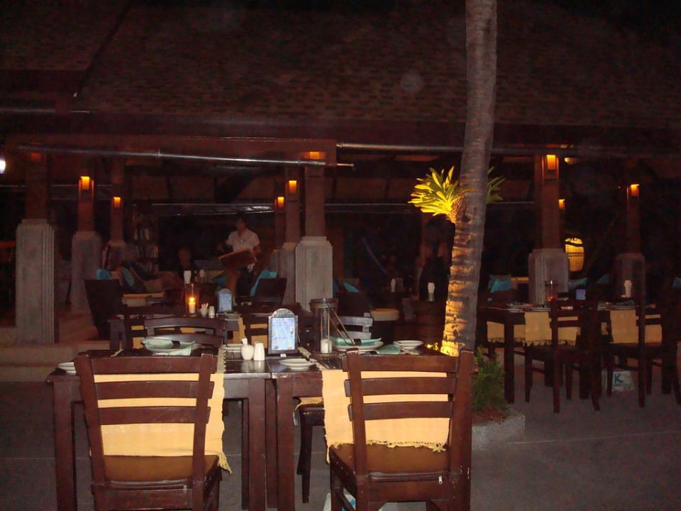 Restaurant am Abend The Fair House Beach Resort