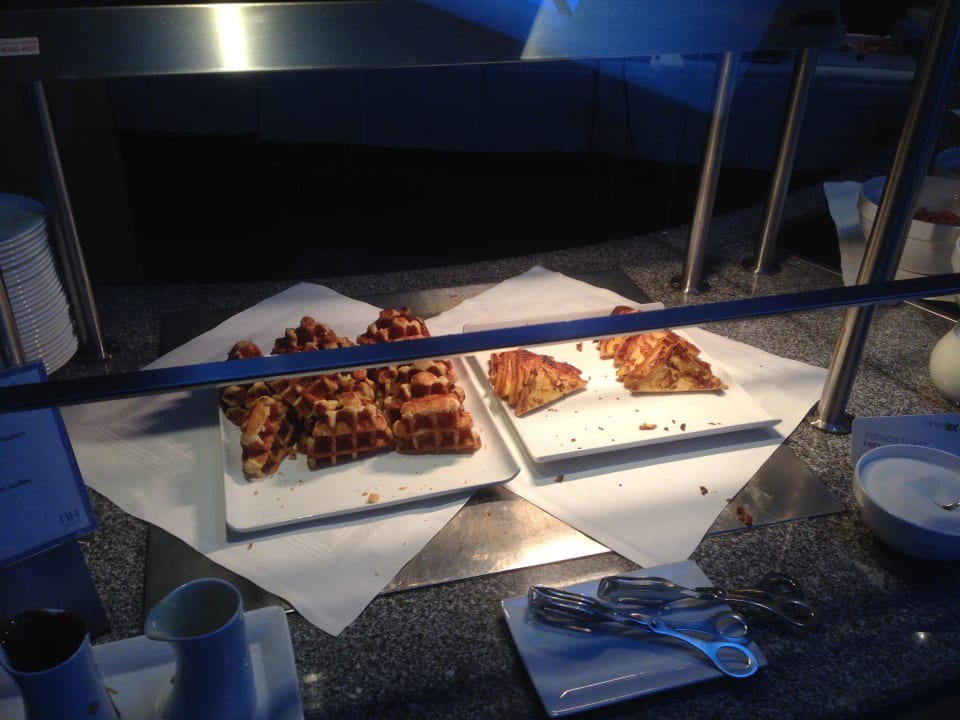 Frühstücksbuffet Hotel NH Leipzig Messe