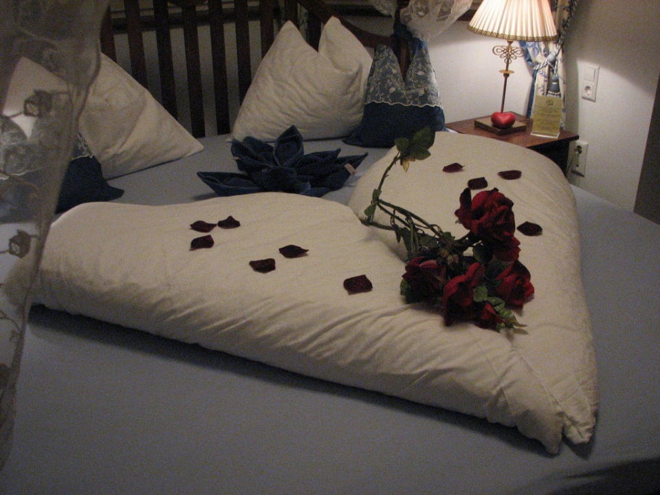 Geschmücktes bett Das Finkennest Panoramic Garden Resort