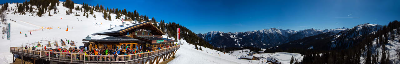 Außenansicht Skihütte Hubertusalm