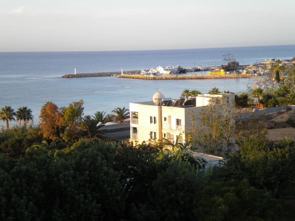 Blick zum Hafen Hotel Grecian Bay